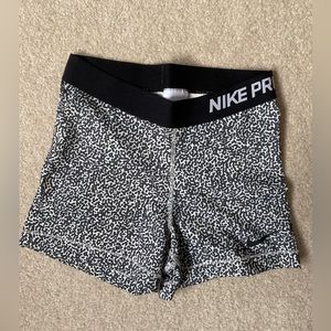 LIKE NEW Women’s Nike Pro 3” Short